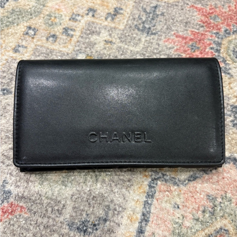 CHANEL Black Embossed Logo Long Leather Sunglasses Case - Picture 2 of 9
